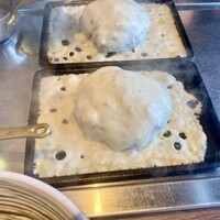鉄板和食とワイン 萬鉄 - クワトロフロマージュハンバーグ