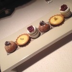 ベージュ アラン・デュカス 東京 - 