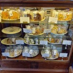 わかば堂 製作所 - 店内ショーケース