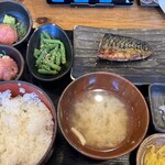 炭火焼干物定食 しんぱち食堂 - 料理写真: