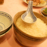 天香楼 - ご飯。でもこの中国米のライスは料理に合う