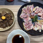 西邑かしわ専門店 - 料理写真:味付きレバー200円、鶏のたたき（加熱用）800円
