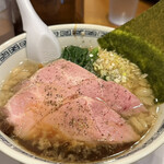 らーめん 稲荷屋 - 醤油ラーメン+背脂 細麺