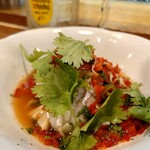 スタンドひがし - プラーヌンマナオ（白身魚のタイ風酒蒸し）