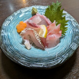 春夏冬 - 料理写真:刺身の盛合せ  真鯛  炙り  勘八