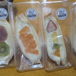 八百屋コウタのフルーツスタンド - キウイ/デコポン/ミックス/チョコバナナ(¥400/¥400/¥500/¥350)