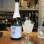 別府 酒スタンド 巡 - 日本酒カクテル  かぼす 獺祭スパークリング