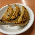 日高屋 - 料理写真:コレが噂の蒲田餃子(※諸説あり)