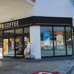 ドトールコーヒーショップ - 外観はENEOSガソリンスタンドの待合室兼オフィスの部分で、ガラス張り壁、中の様子が伺え入り易い佇まい