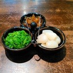 百番目のサル - らっきょうと福神漬けと胡瓜の漬物。これも器がいいですねぇ。