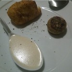 （h）etta - 生ハム料理三点 - ハモン・セラーノ入りコロッケ、生ハム詰めマッシュルーム、生ハム風味のパンナコッタ