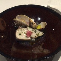 KINOE - ハマグリと鰆、桜の塩漬け添え