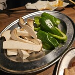 たれ焼肉・ホルモン・にくなべ たまや肉店 - エリンギ、ピーマン