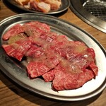 たれ焼肉・ホルモン・にくなべ たまや肉店 - カルビ ニンニク塩だれ