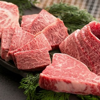 We offer the most delicious meat in every season! !