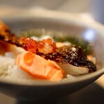 白黒 - パリパリの皮といくらをのせて鮭茶漬け