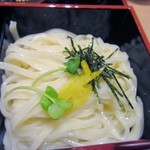 能古うどん - そして名物の能古うどん、冷たいぶっかけと温かいうどんが選べましたが私は冷たいぶっかけうどんにしてもらいました。
