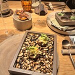 arkua - アミューズ3点。左奥がホタルイカ、右奥が白子のフリット、手前が蓮根と蟹のお料理