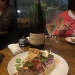 万代グリル ガルベストン bySoi - 前菜取り分けとスパークリング…