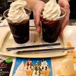 ドトールコーヒーショップ - ドリンク写真:優しく差し出されたコーヒーフロートMサイズ480円✨