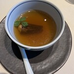 中国料理 礼華 四君子草 - アミガサダケと鶏肉の蒸しスープ