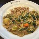 カレーハウスCoCo壱番屋 - 料理写真:チキン煮込みカレー（ポークソース）ご飯200g
＆ハーフほうれん草＆ハーフやさい＆納豆＆ハーフきのこ
1424円