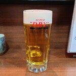 魚漁家 - スーパードライ中ジョッキ　580円