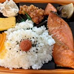 東光ストア - 料理写真:大切り紅鮭弁当