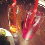 エムスポ - お酒は飲まないので、ウーロン茶とクランベリージュースです。