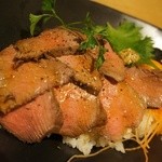 近江牛岡喜 - 
            炭火焼き　ローストビーフ1480円
            