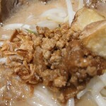 麺場 田所商店 - 挽肉にも味噌があるので、スープにといていきました