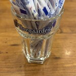 ヴィレッジヴァンガードダイナー - ヒューガルデンのミニサイズのグラスに”和”テイストのお塩がかわゆい