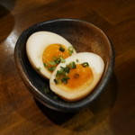 豚小家 - 201503お通しの半熟煮玉子