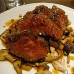 レストランユニック - イタリア産ロバのランプ肉のステーキ、エシャロットソース