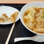 横浜中華 華星 - 料理写真:広州ワンタン麺・餃子3個