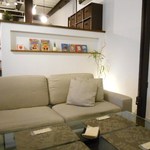 オレンチ カフェ - 内観：最奥のふかふかソファ席