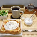 オレンチ カフェ - ホットコーヒー１．５倍とクロックマダム
