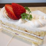 オレンチ カフェ - ガトーブランは季節のフルーツ　苺