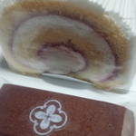 Asai Manjuu Ten - ロールケーキとチョコ味のフィナンシェ
