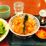 和風レストランまるまつ - えび満開天丼（ご飯大盛）＋ハーフ豆腐サラダ（青じそドレッシングに変更）