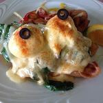 Hau Tree Lanai Restaurant - サーモンベネティクト　フローレンス風