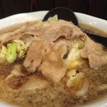 麺屋わっしょい - 黒醤油には、薄切りばら肉