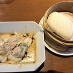 ASIAN FRENCH DINING 味市場 - 四川風胡麻ソース水餃子、蒸しパン