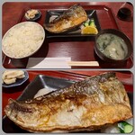 中村屋 - 焼き魚定食(上)   分厚いサバ！(下)