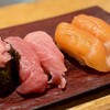 立ち寿司横丁 - 本鮪3貫盛（中とろ・中落ち・上赤身）890円
中トロ（360円）×2