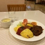 カノコ - あれもこれも乗った、欲張りな「日替わりのプレートランチ」