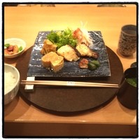霞庭 まつばら - 銀だら西京焼き。
                    注文を受けてから炭火で焼き上げる。
                    ふっくらジューシー。
                    すごく美味い。
                    何度でも食べたい。