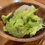遠州屋本店 高尾 - 手でちぎってポテサラと混ぜる用レタス