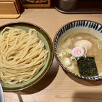 三三七 - 