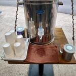 ラーメン河 - お茶も温かい物を6時には,用意して下さってましたょ
